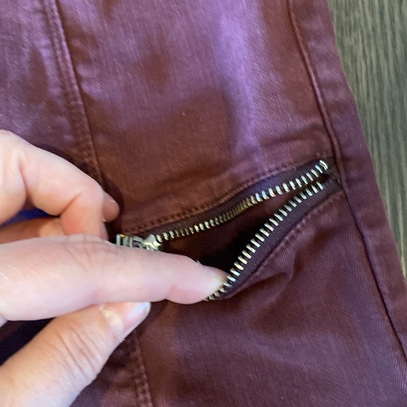Pistola burgundy jeans. Size 32. Stretch skinny. Multiple pockets. Cute! - Picture 7 of 10